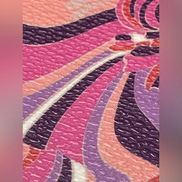 ❤️Trina Turk Wallet/ Wristlet NWT
Anemone Swirl Pattern Wallet in Pink &Purple - Picture 4 of 10